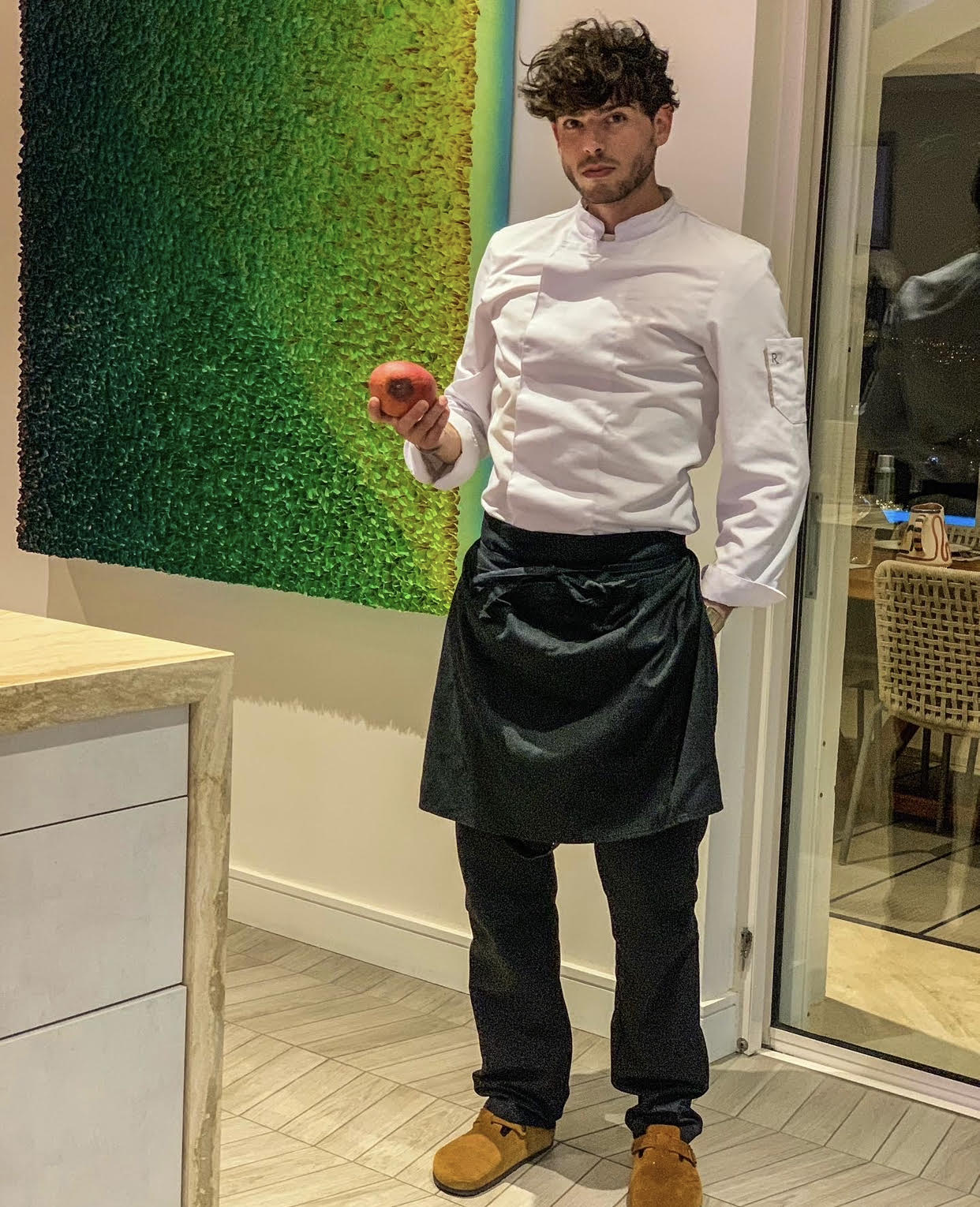 Détail d’un plat gastronomique préparé lors d’un service de chef à domicile.